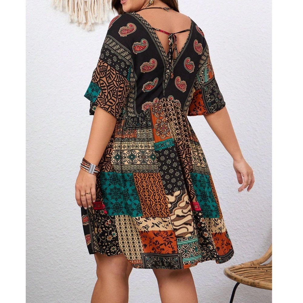 Plus Paisley Floral Print v neck Mini Dress - Picture 2 of 6